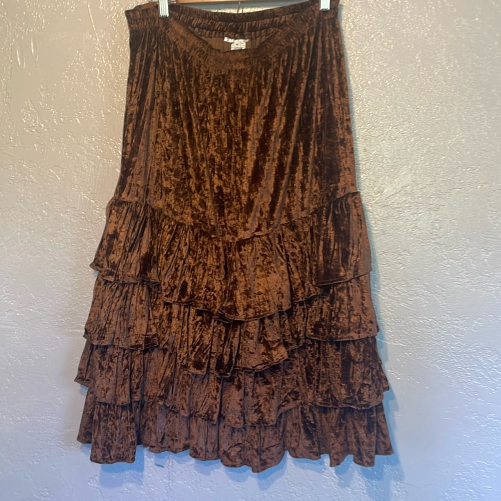 f L Malik velvet tiered skirt says medium, but it can fit large